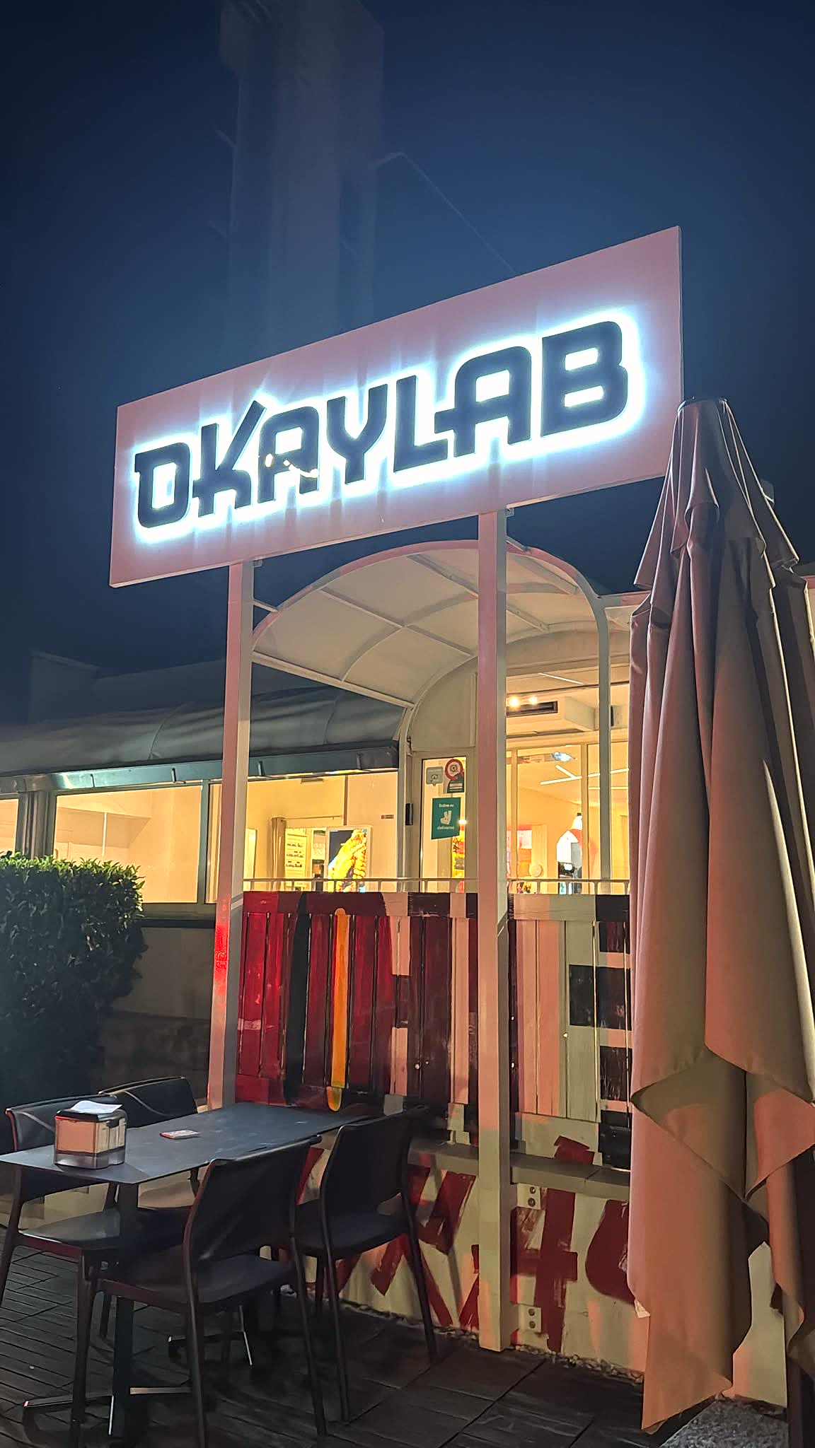 Insegna OKAYLAB